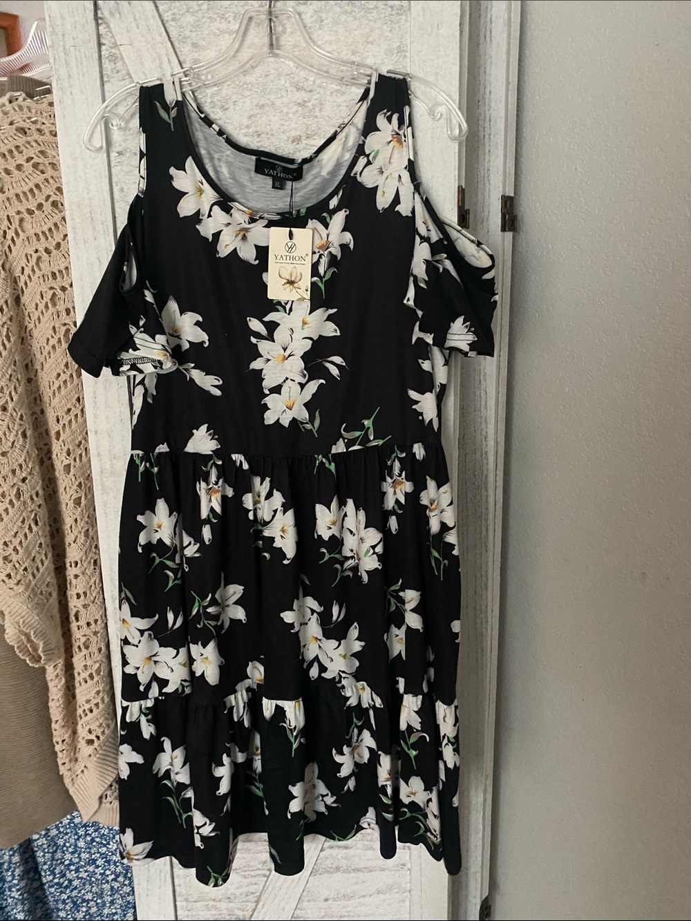 Yathon Black Floral Cold-Shoulder Tiered Dress with White Lily Print